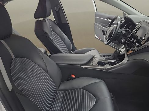 Used 2024 Toyota Camry SE FWD image 17