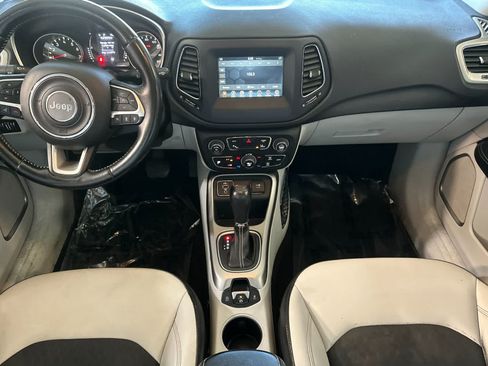 Used 2020 Jeep Compass Latitude FWD image 4