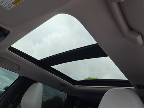 Used 2025 Mitsubishi Outlander SEL image 16