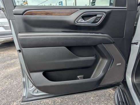 Used 2024 Chevrolet Suburban Premier RWD image 16