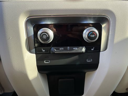 Used 2022 GMC Yukon Denali AWD/4WD image 30