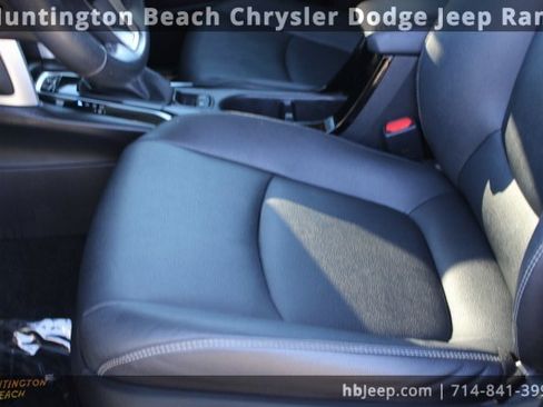 Used 2023 Toyota Corolla Cross XLE image 29