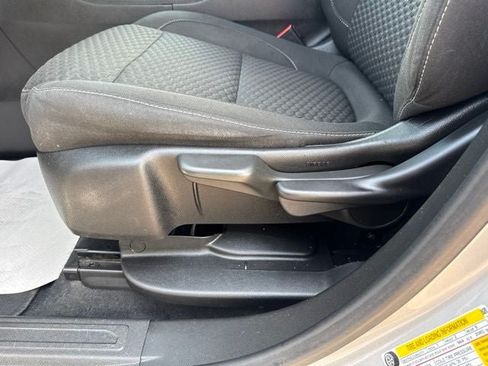 Used 2019 GMC Acadia SLE FWD image 11
