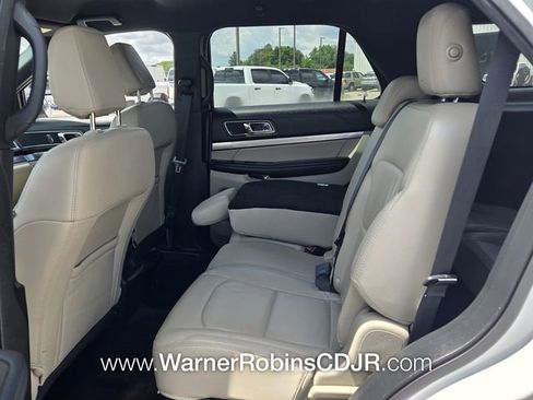 Used 2018 Ford Explorer XLT w/ Equipment Group 202A FWD image 6