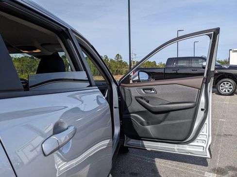 Used 2023 Nissan Rogue SV image 53