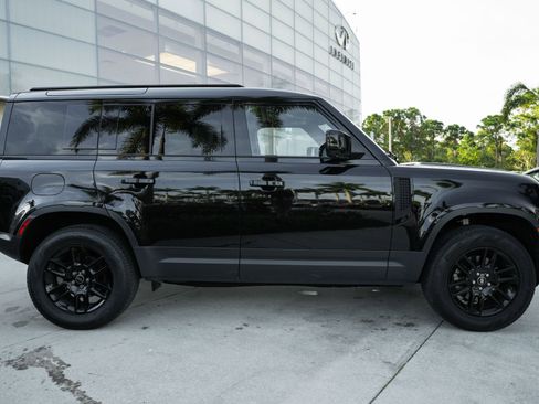 Used 2025 Land Rover Defender 110 S image 9