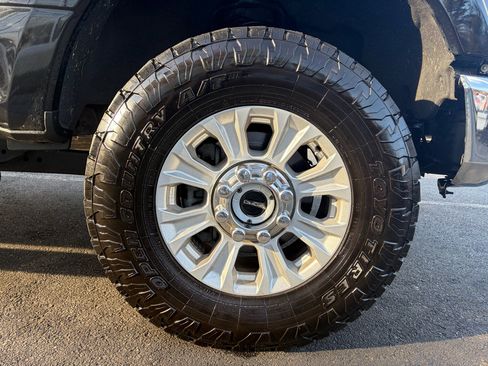 Used 2020 Ford F250 XLT w/ FX4 Off-Road Package image 18