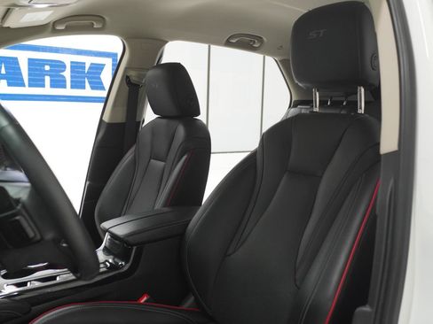 Used 2022 Buick Envision Essence w/ Sport Touring Package FWD image 6
