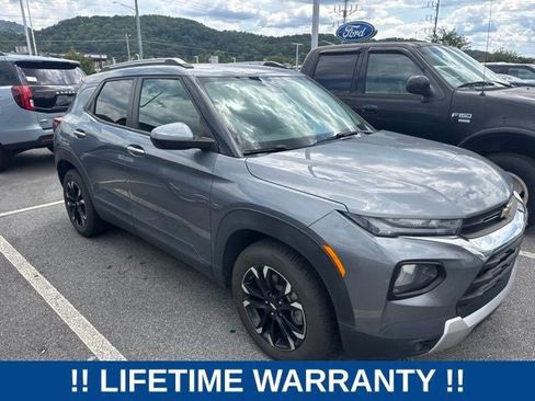 Used 2022 Chevrolet TrailBlazer LT w/ Convenience Package FWD image 2