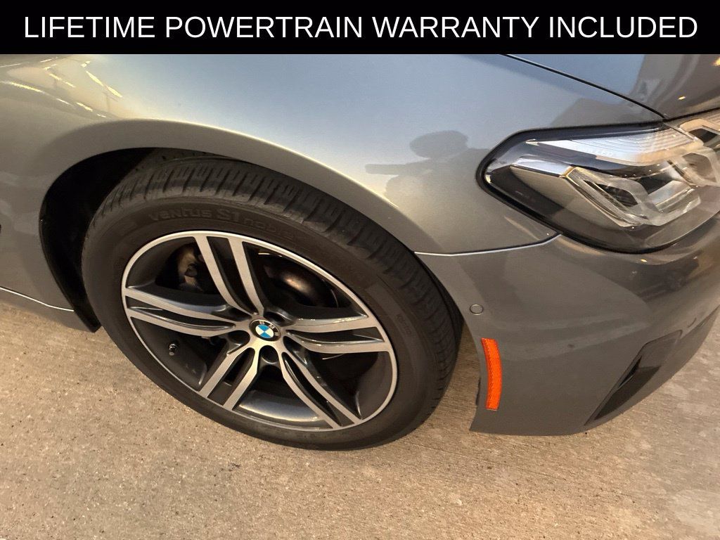 Used 2021 BMW 530i xDrive w/ Premium Package AWD/4WD image 5