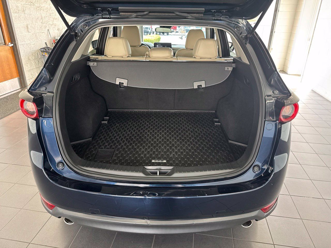 Used 2021 MAZDA CX-5 Touring FWD image 9
