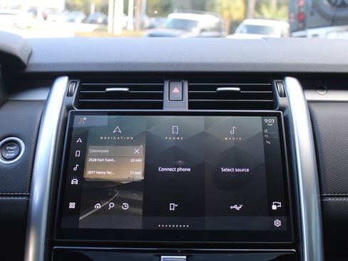 Certified 2025 Land Rover Discovery Dynamic SE image 21