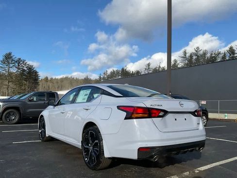New 2025 Nissan Altima 2.5 SR image 8