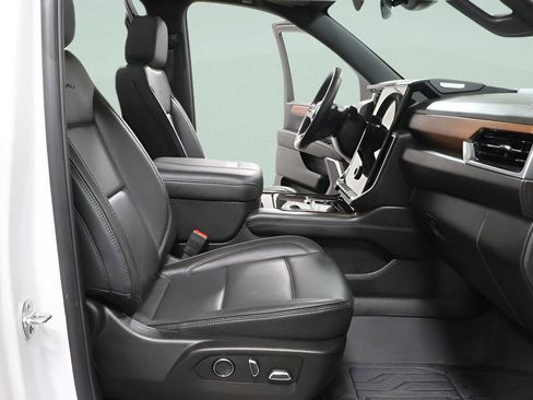 Used 2025 GMC Yukon XL Denali w/ Sun & Power Step Package AWD/4WD image 37