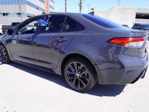 Used 2024 Toyota Corolla SE w/ SE Premium Package image 4
