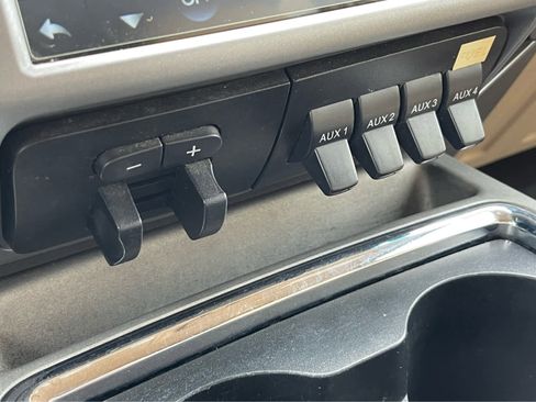 Used 2015 Ford F350 XLT w/ Camper Package image 19