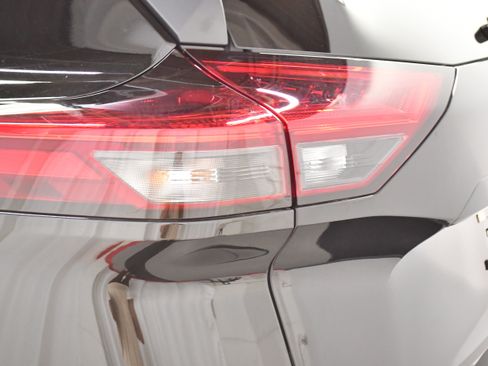 Used 2023 Nissan Rogue S AWD/4WD image 31