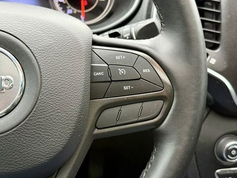 Used 2019 Jeep Cherokee Trailhawk w/ Comfort/Convenience Group image 18