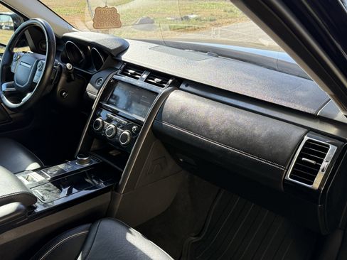 Used 2017 Land Rover Discovery First Edition image 18