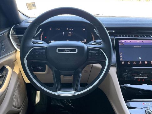 Used 2024 Jeep Grand Cherokee Limited image 5