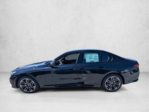 Used 2026 BMW 530i w/ M Sport Package RWD image 5