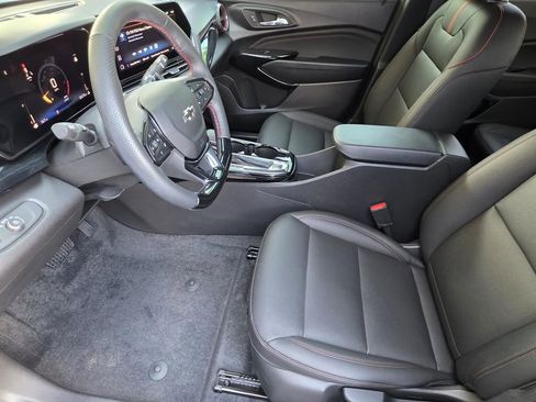 Used 2025 Chevrolet Trax RS w/ Sunroof Package FWD image 8