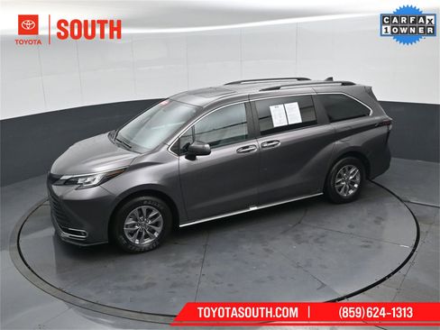 Used 2023 Toyota Sienna XLE image 58