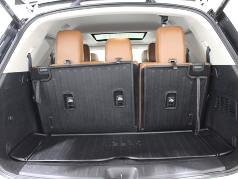 Used 2024 Nissan Pathfinder Platinum AWD/4WD image 24