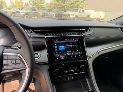 Used 2023 Jeep Grand Cherokee Altitude AWD/4WD image 23