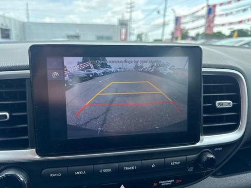 Used 2025 Hyundai Venue SEL FWD image 8
