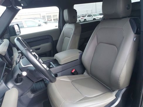 Used 2023 Land Rover Defender 90 X-Dynamic SE image 17