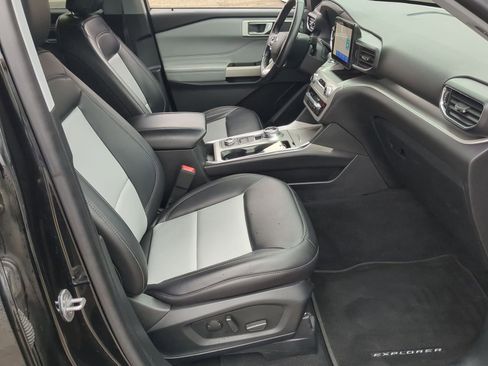 Certified 2022 Ford Explorer XLT w/ XLT Sport Appearance Package image 27