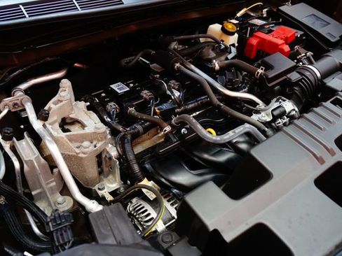 Certified 2025 Nissan Kicks SR AWD/4WD image 60