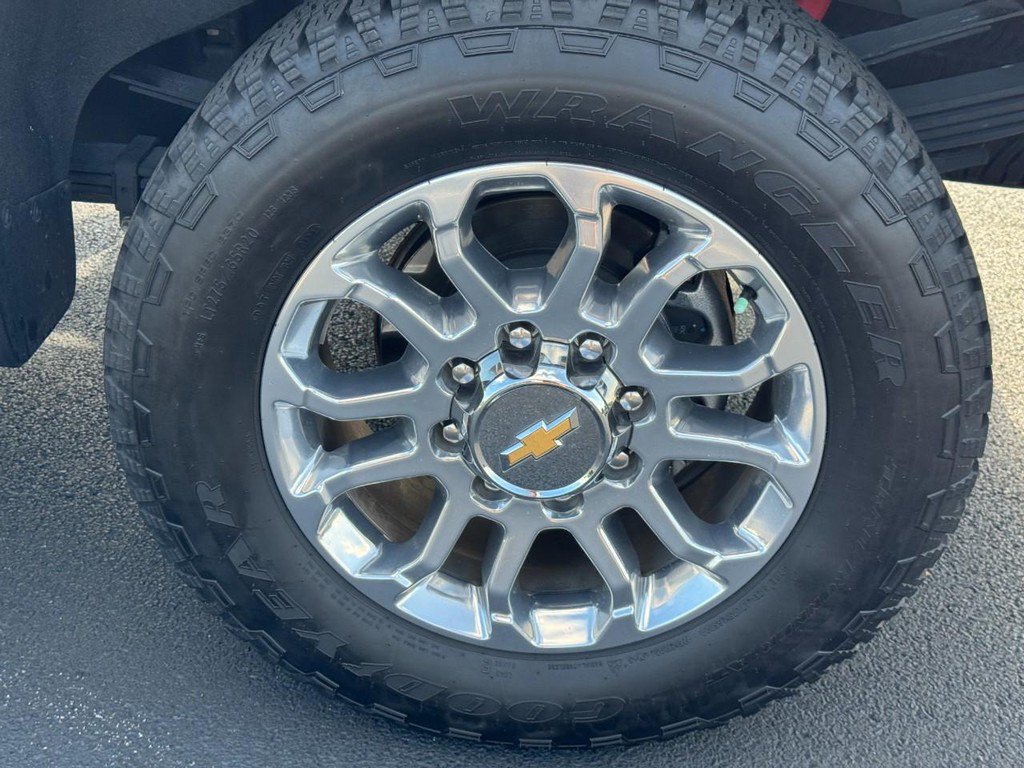 Used 2024 Chevrolet Silverado 2500 LTZ w/ LTZ Premium Package AWD/4WD image 7