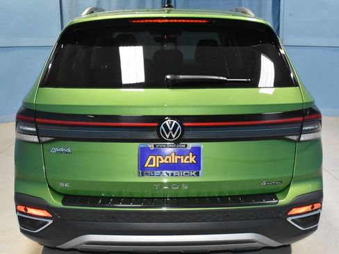 Certified 2025 Volkswagen Taos SE w/ Panoramic Sunroof Package AWD/4WD image 24