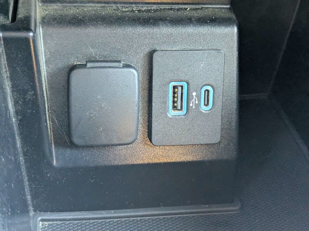 Used 2020 Ford Explorer XLT w/ Equipment Group 202A RWD image 25