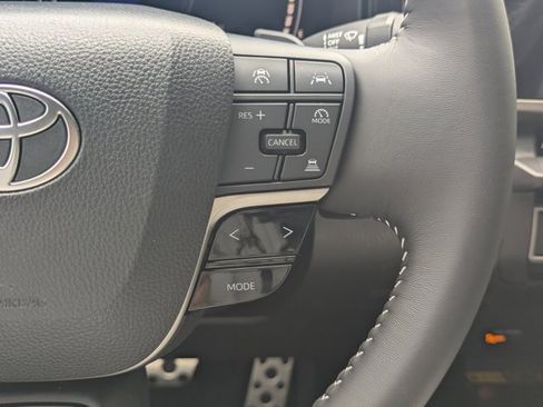 Used 2025 Toyota Camry SE image 22