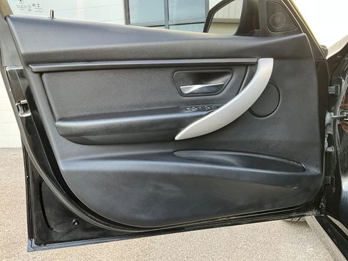 Used 2017 BMW 320i xDrive 320i xDrive image 23