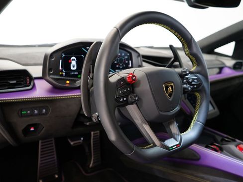 Used 2024 Lamborghini Revuelto image 12