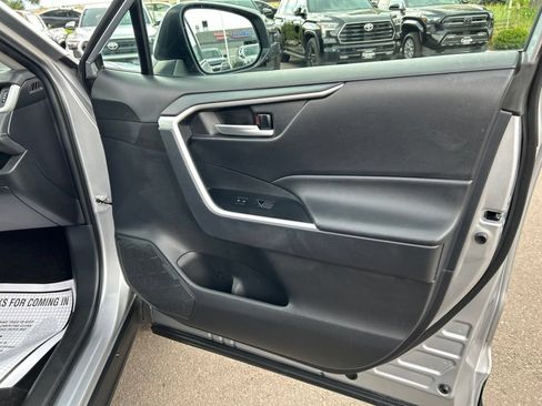 Used 2025 Toyota RAV4 XLE AWD/4WD image 11