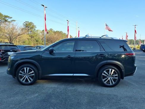 Used 2023 Nissan Pathfinder Platinum image 3