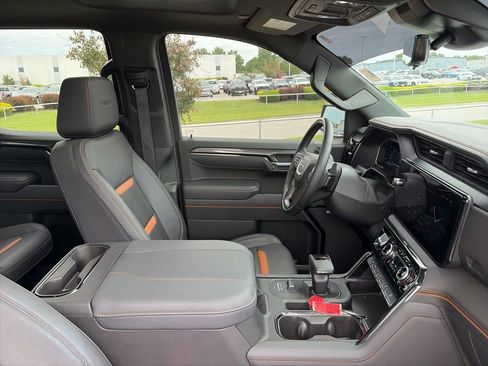 Used 2025 GMC Sierra 1500 AT4 w/ AT4 Premium Package AWD/4WD image 39