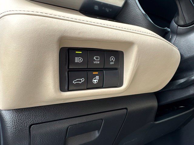 Used 2024 Toyota Highlander Limited AWD/4WD image 12