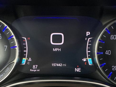 Used 2018 Chrysler Pacifica Touring-L Plus image 33