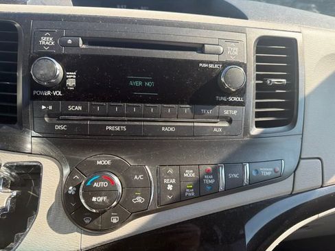 Used 2014 Toyota Sienna LE FWD image 18