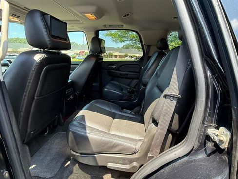 Used 2010 Cadillac Escalade Luxury AWD/4WD image 12