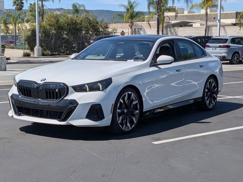 Used 2026 BMW i5 eDrive40 w/ M Sport Package image 5