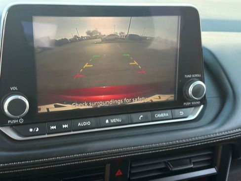 Used 2025 Nissan Rogue S FWD image 24