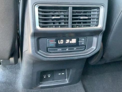 Used 2026 Volkswagen Atlas SE FWD image 14