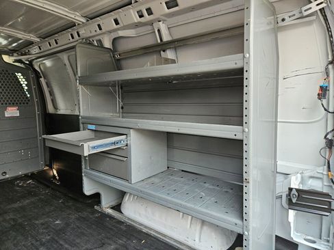 Used 2016 Chevrolet Express 2500 image 17